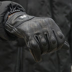 Luvas Dominate Asphalt