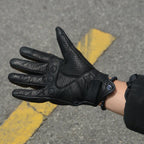 Luvas Dominate Asphalt